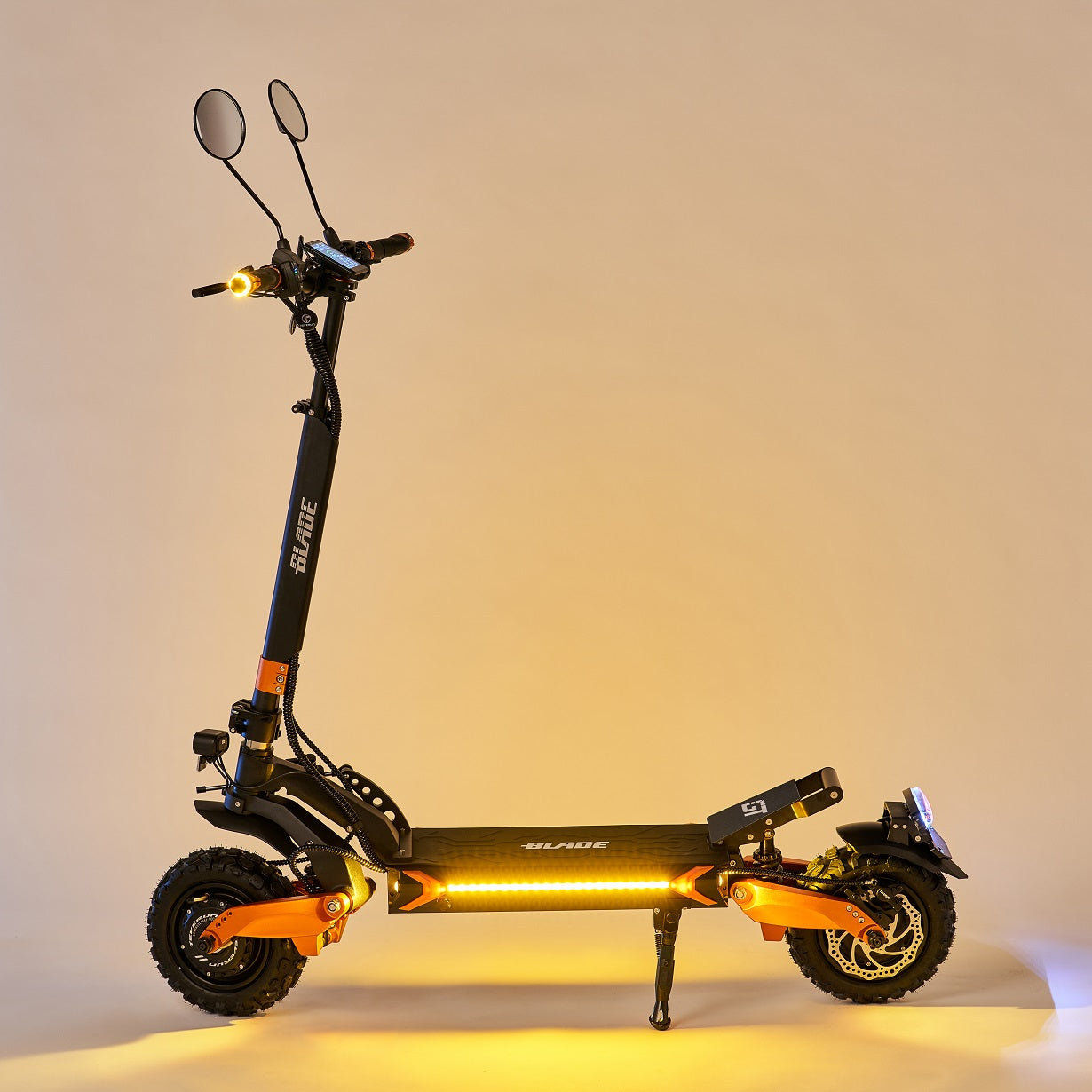 スーパーセール【30%OFF】BLADE MINI  電動キックボード  500W（公道走行可能 / 原付一種）【ev mart 横浜本牧店お渡し限定】
